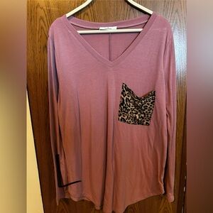 Women's V-Neck Long Sleeve Top with Leopard Pocket